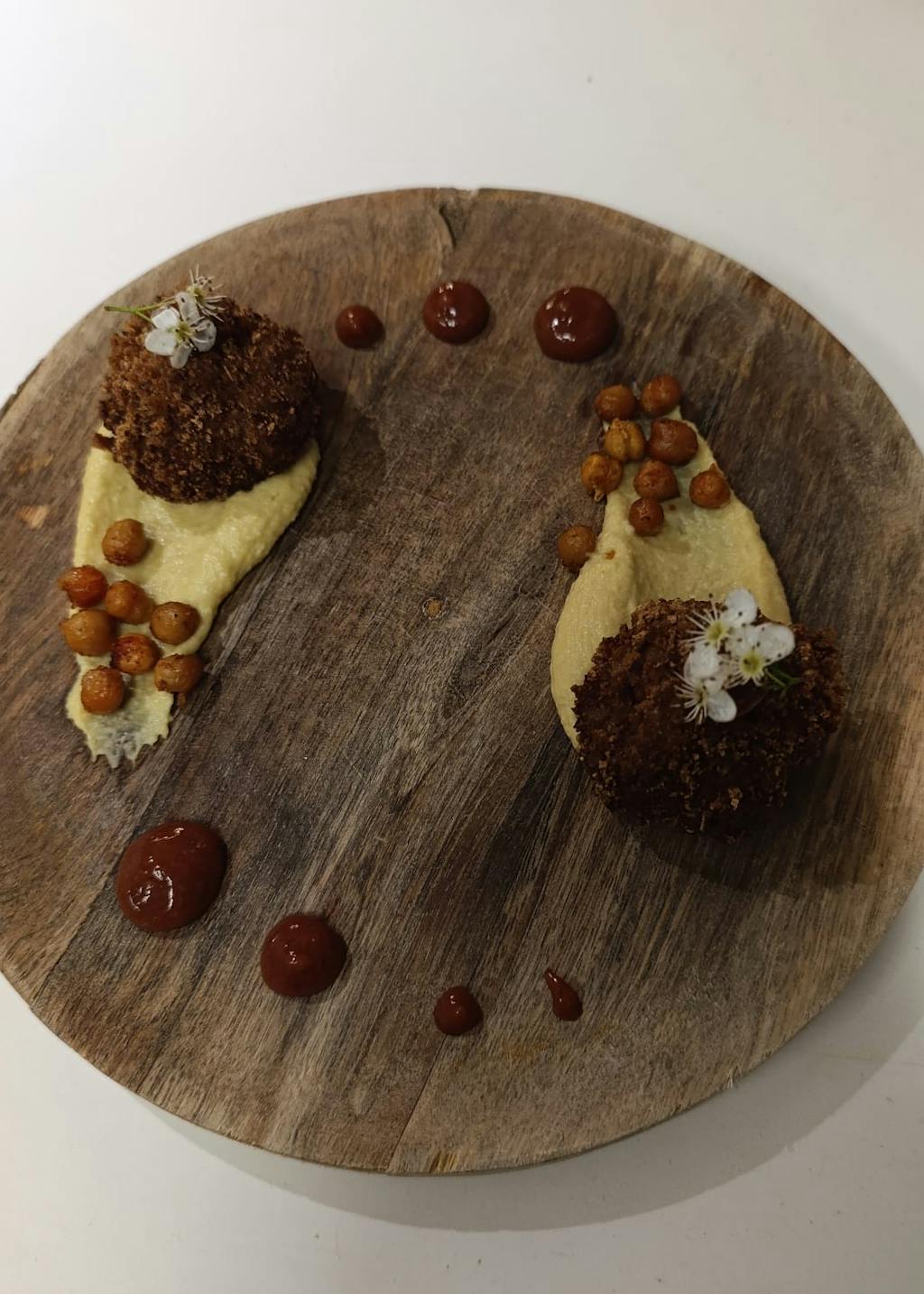 Assiette de Maison Chat Noir, restaurant 2 macarons Écotable