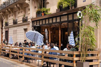 La Main Noire restaurant écotable Paris - terrasses écoresponsables Paris 