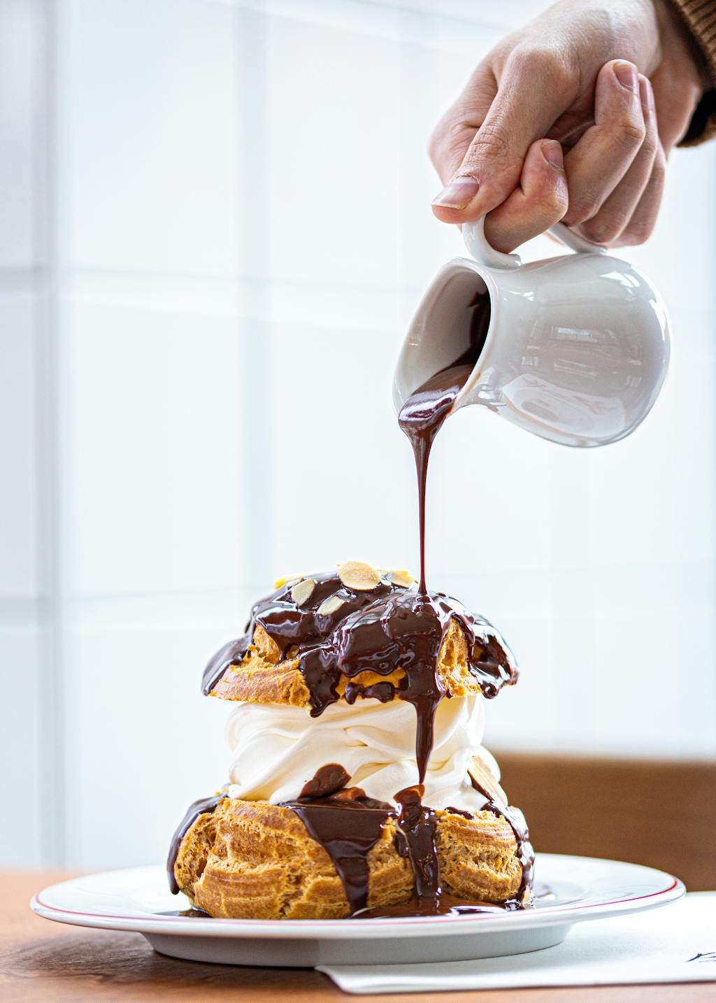 Profiterole au chocolat de Bouillon A, restaurant 1 macaron Écotable