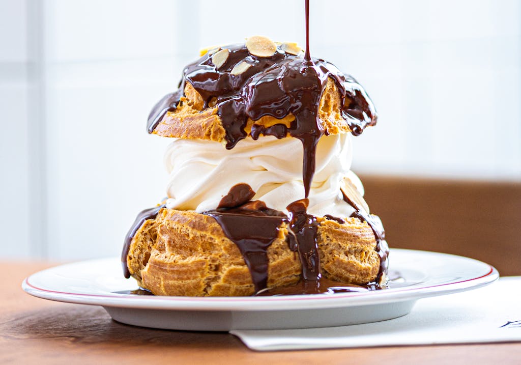 Profiterole au chocolat de Bouillon A, restaurant 1 macaron Écotable