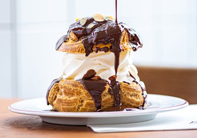 Profiterole au chocolat de Bouillon A, restaurant 1 macaron Écotable