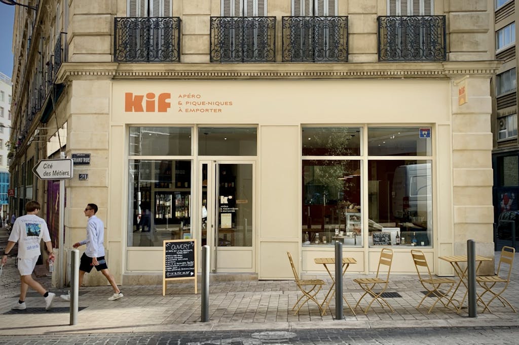 Enseigne de Kif à Marseille, 2 macarons Écotable