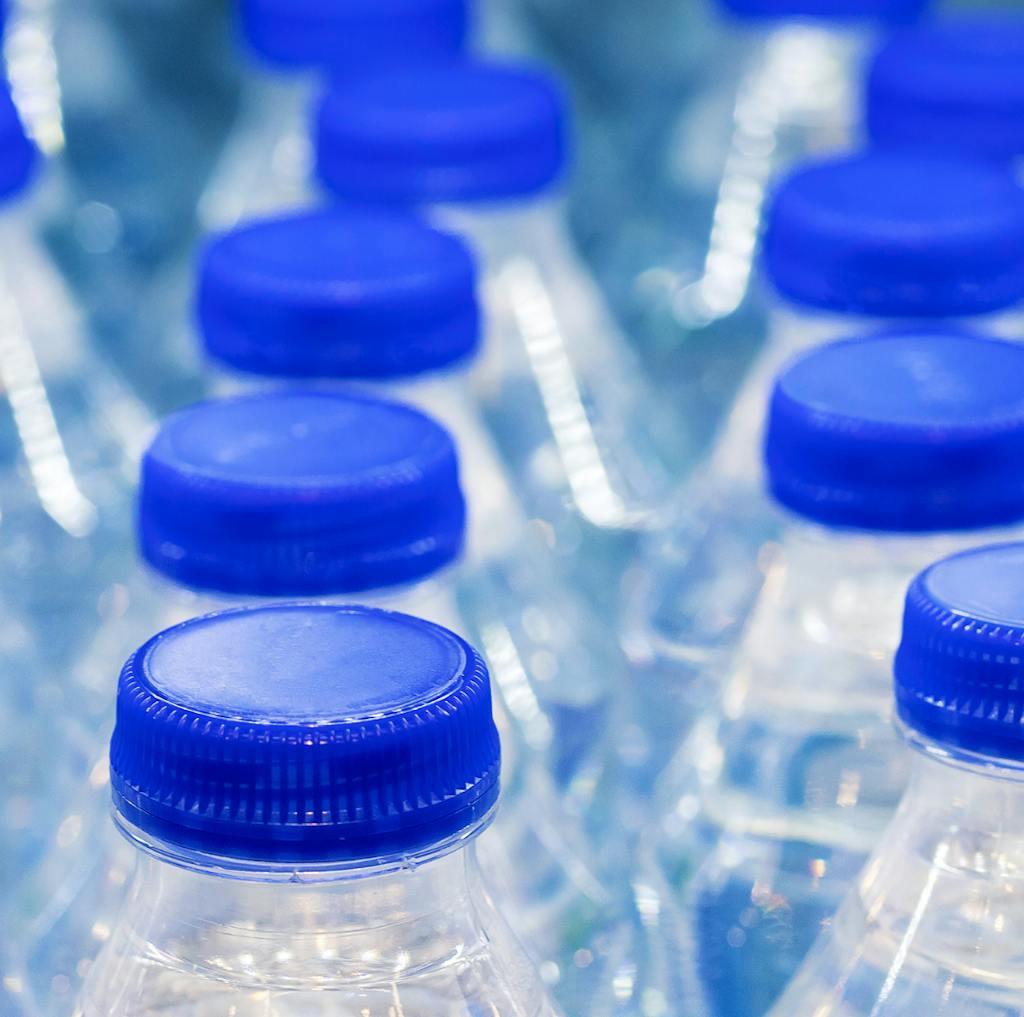 Podcast Le scandale des eaux en bouteille