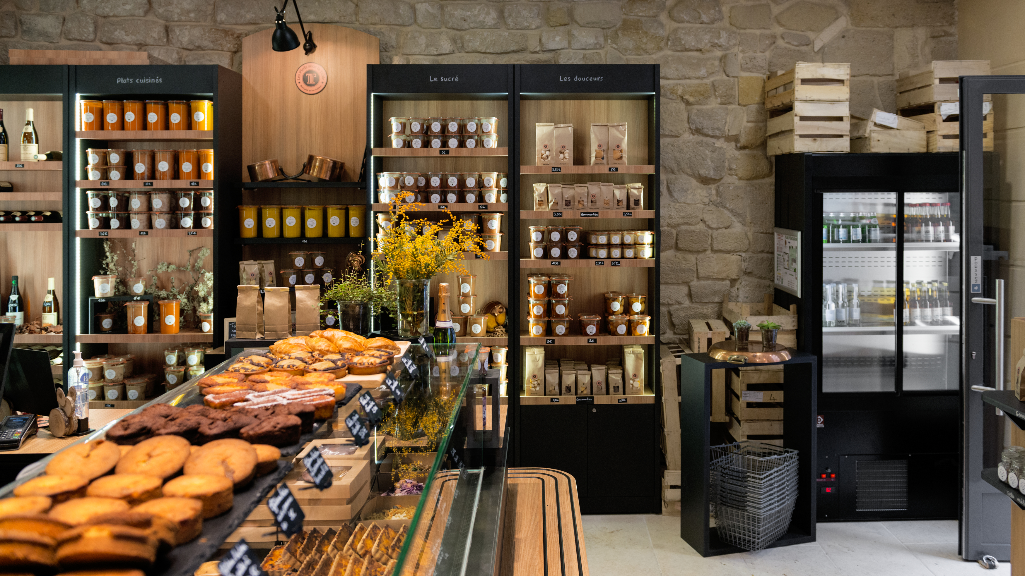 Vitrine du traiteur Les Pieds Sous La Table labellisé 2 macarons Écotable