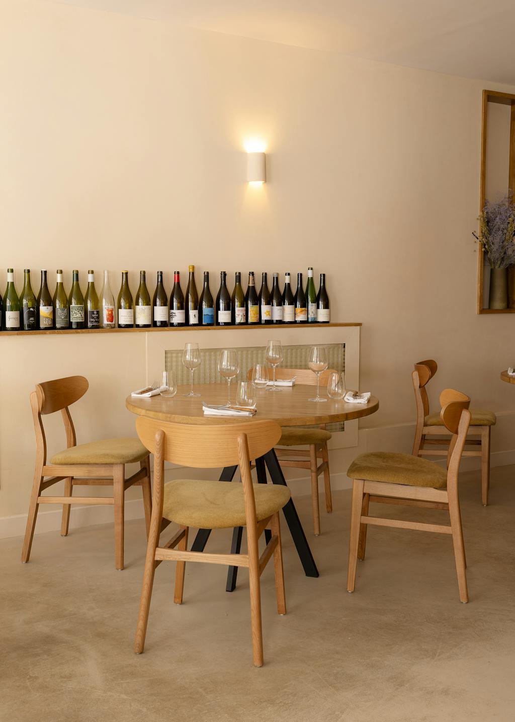 Intérieur du restaurant Brion, labellisé 2 macarons Écotable