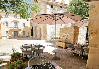 Terrasse du restaurant O'Rabasse, labellisé 3 macarons Écotable