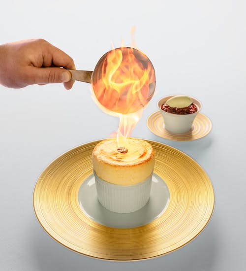 Soufflé flambé adu restaurant écoresponsable Les Fresques, labellisé 3 macarons Écotable