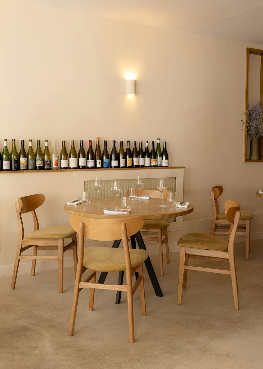 Intérieur du restaurant O'Rabasse, labellisé 3 macarons Écotable