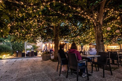 La terrasse du restaurant l'Auberge des Isles