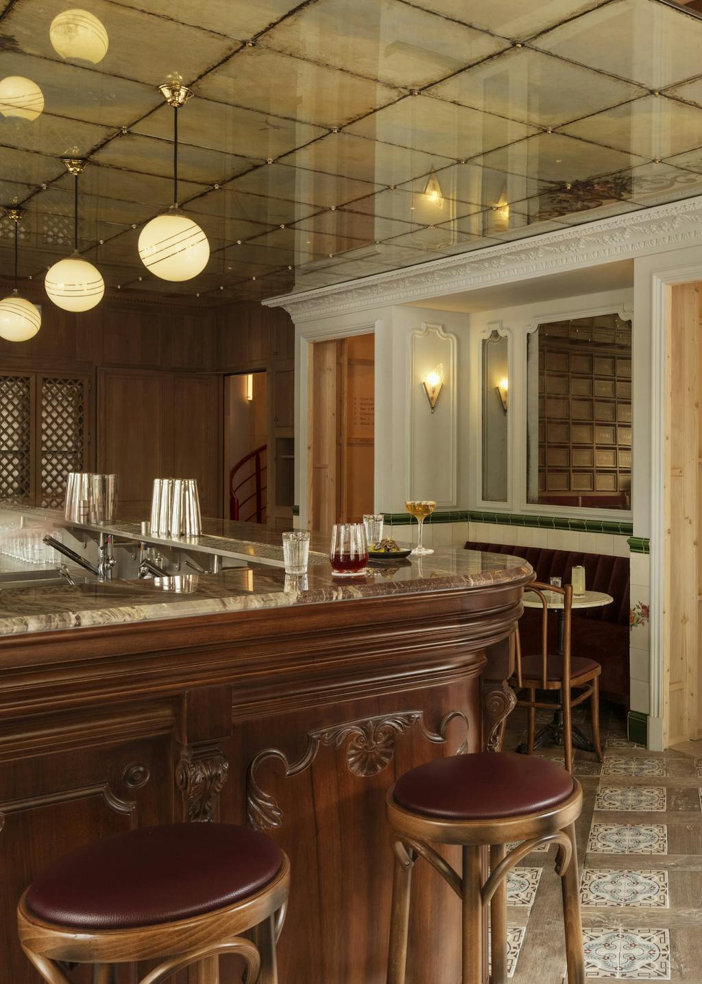 Bar du restaurant Cravan 6e, labellisé 2 macarons Écotable