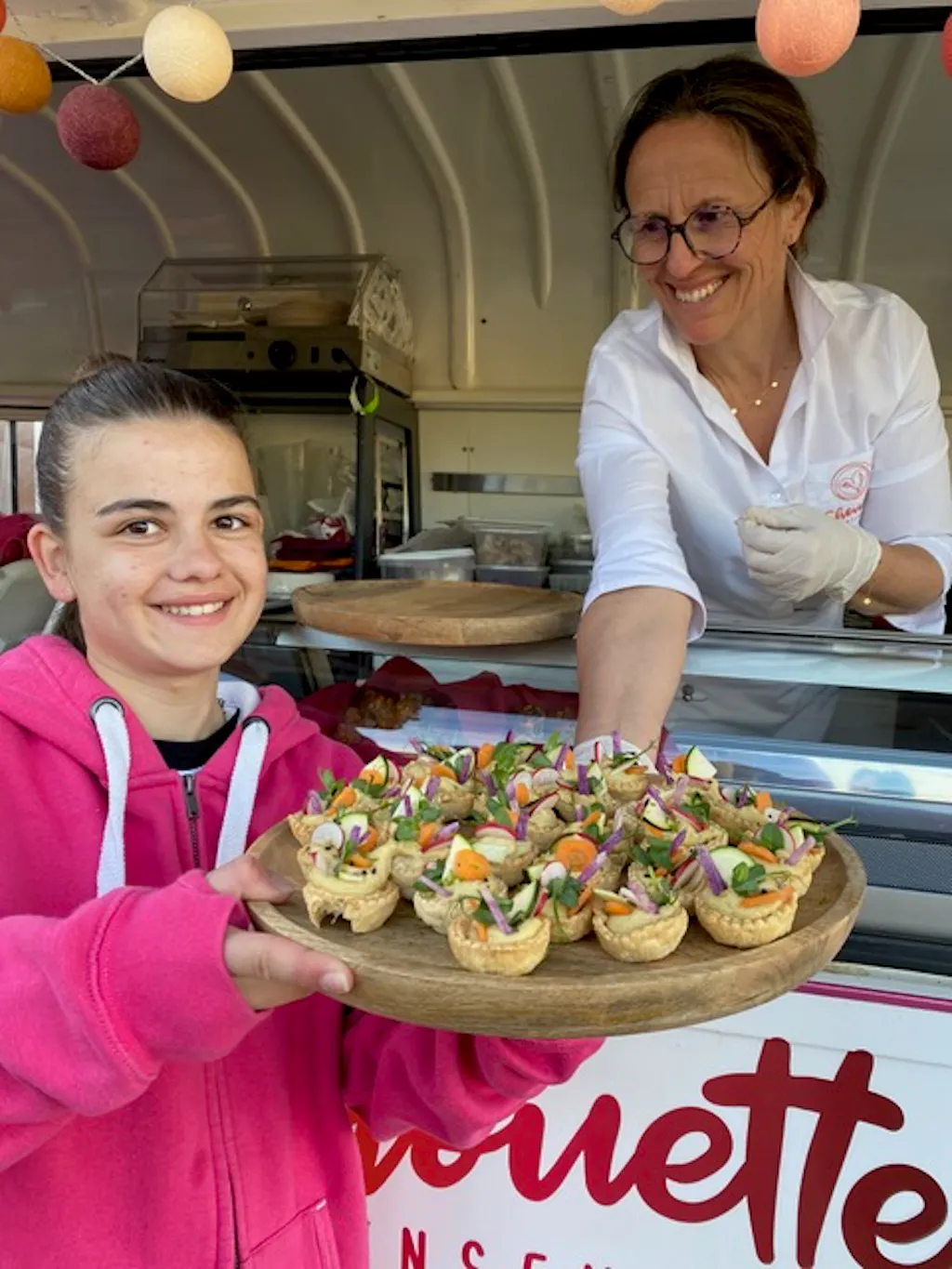 Raphaelle Beyssac à bord de son food-truck