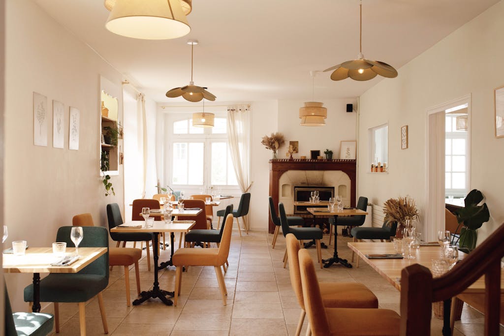 Salle du restaurant Les Roseaux Pensants, à Cormery, près de Tours