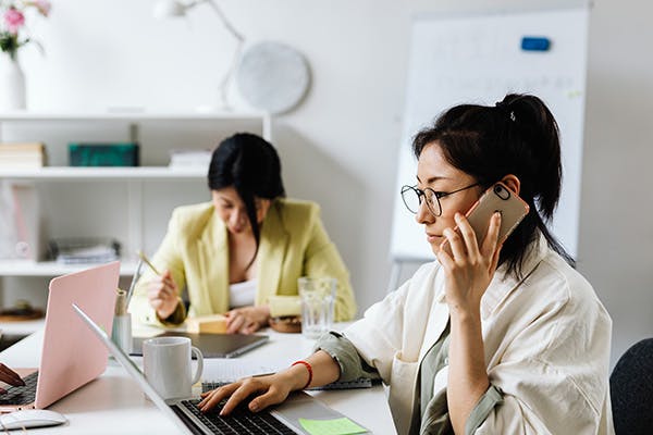 Customer Service Skills Example - Multi-tasking