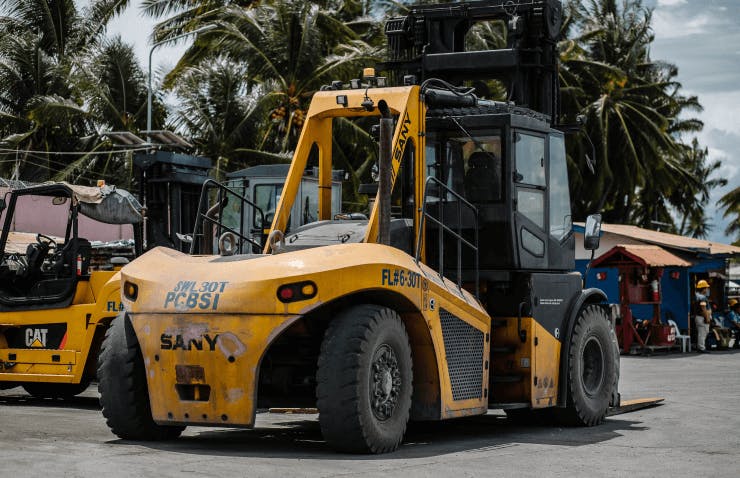 CCOHS: Forklift Trucks - Load Handling