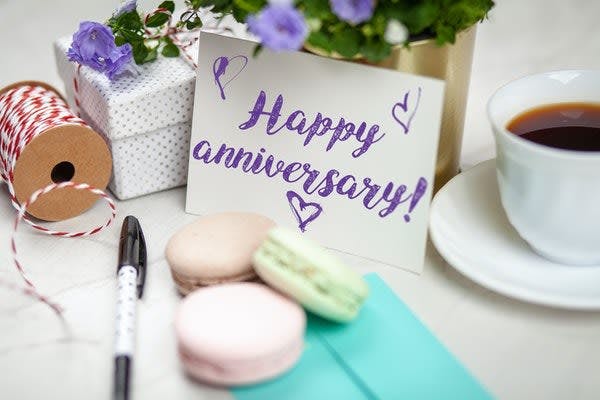 10 Employee Recognition Example - Commemorate work anniversaries