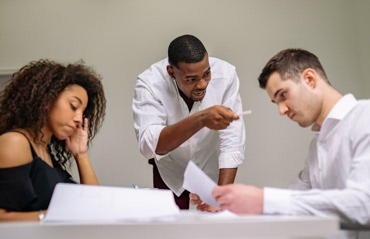 Cours de formation Traliant sur les microagressions - Les microagressions sur le lieu de travail
