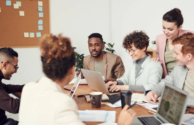 Formation gratuite à la communication pour les employés d'Alison - Gagner avec la communication