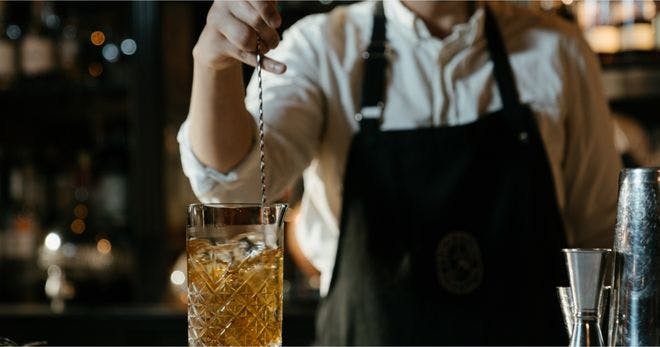 Server stirring drink