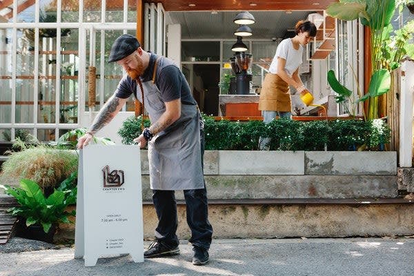 Restaurant Staff Training Topic - Opening and Closing the Restaurant