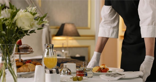 12 Effective service standards examples for your team | SC Training