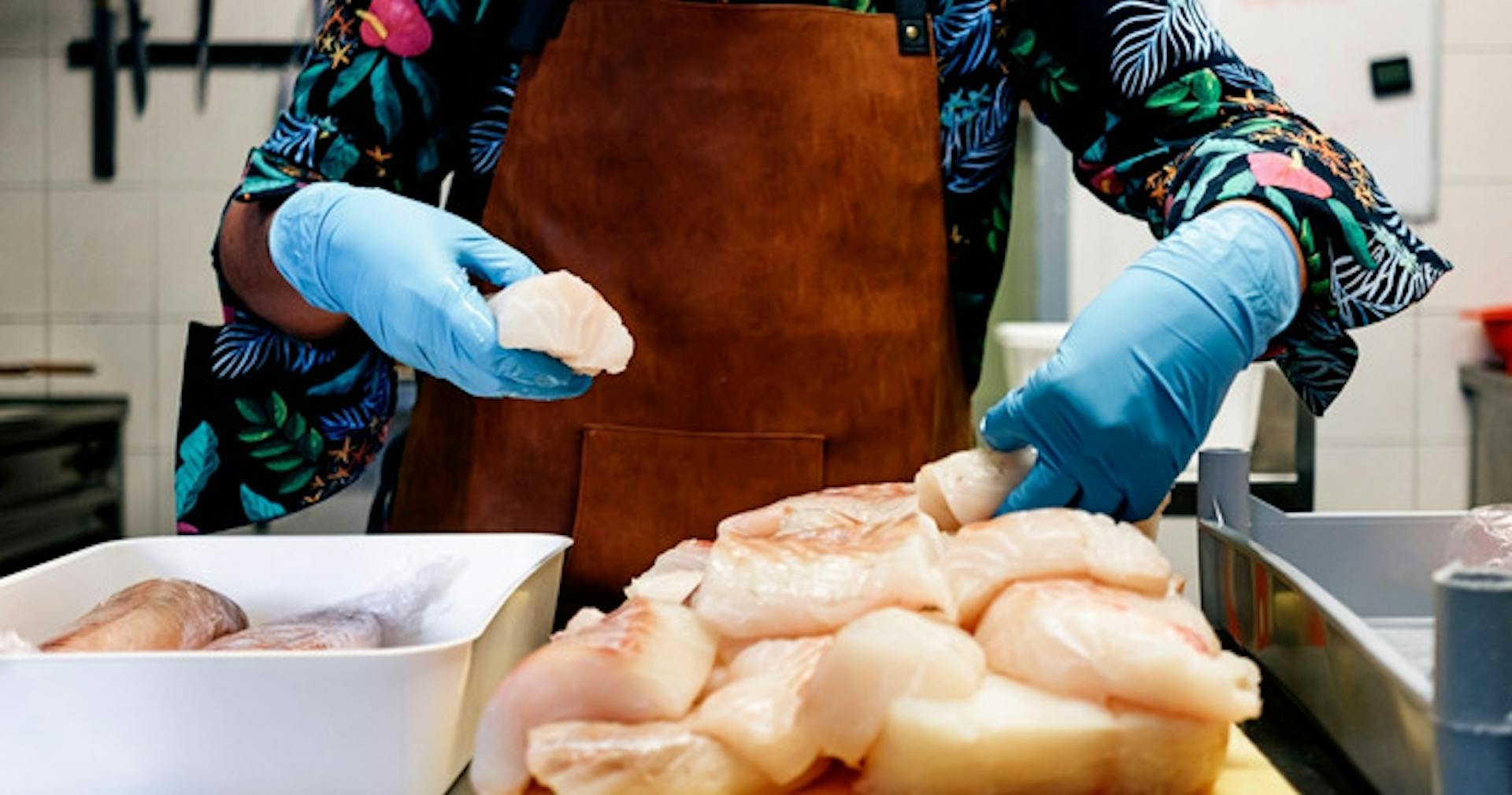 Food handling and storage as a restaurant staff training topic idea