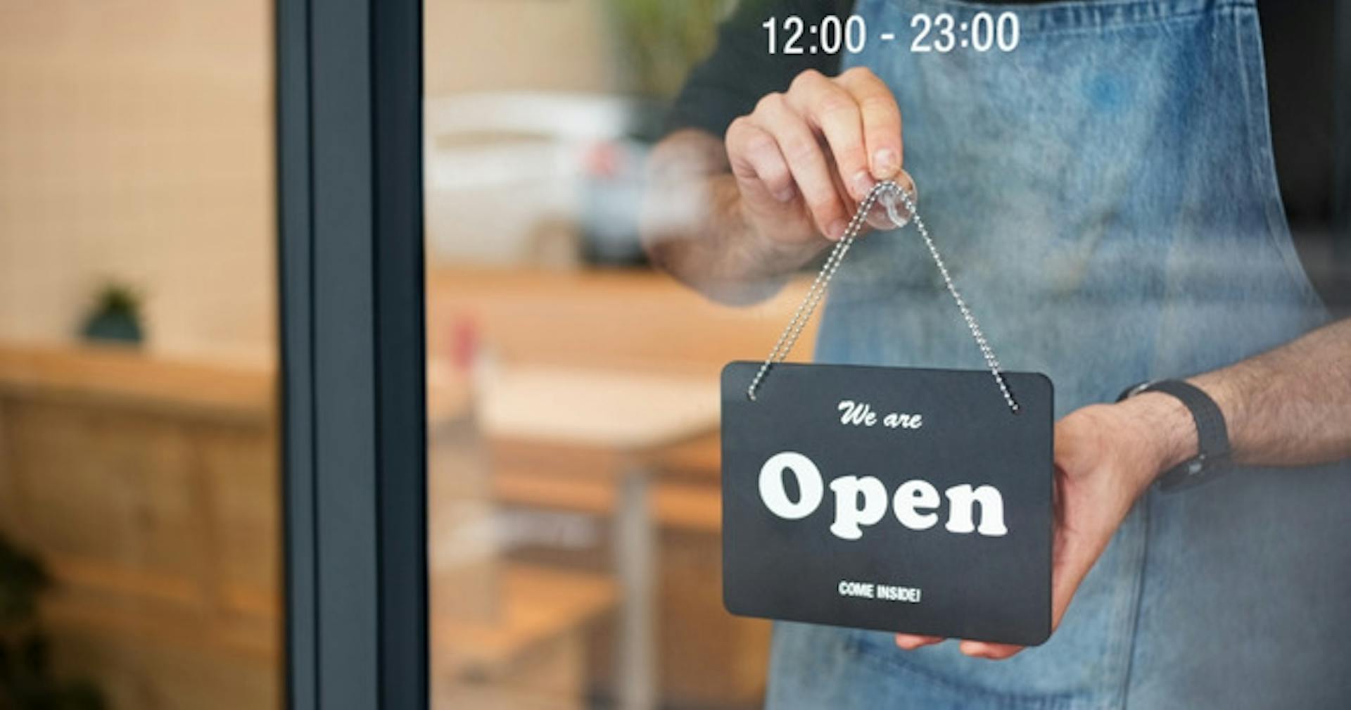 Opening and closing the restaurant as a restaurant staff training topic idea