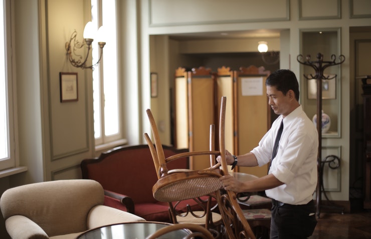 The Training Terminal Housekeeper Training Course #7 - Hotel Housekeeping