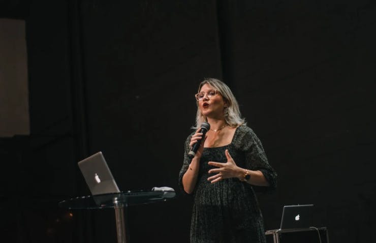 Domestika Public Speaking Training Course - Public Speaking: Find Your Unique Voice Domestika Public Speaking Training Course - Public Speaking: Find Your Unique Voice