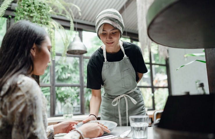 EdApp Restaurant Customer Service Training Course #10 - Guest Experiences
