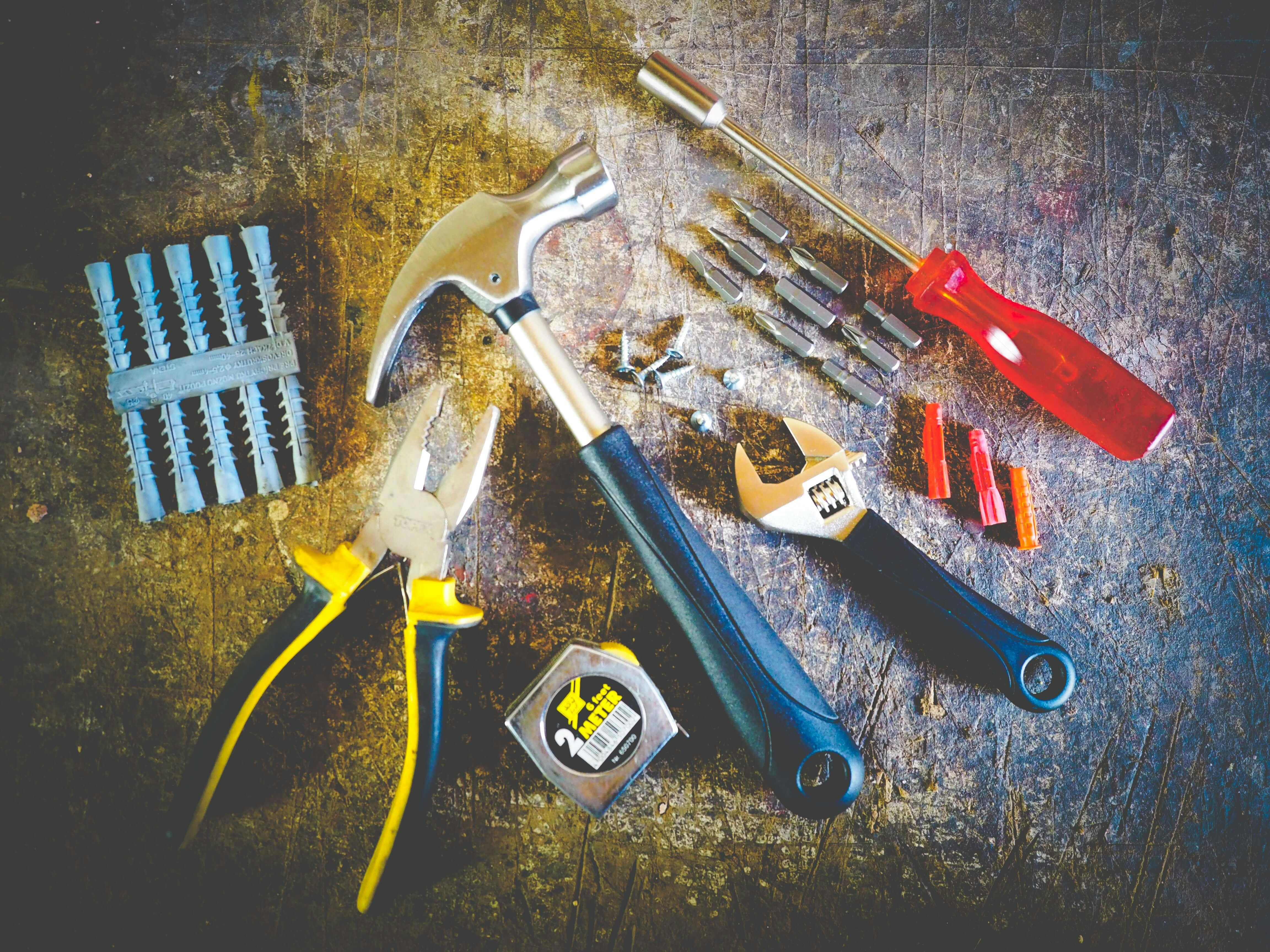 Off the Shelf Elearning Courses - Basic Hand Tools by Almon Inc