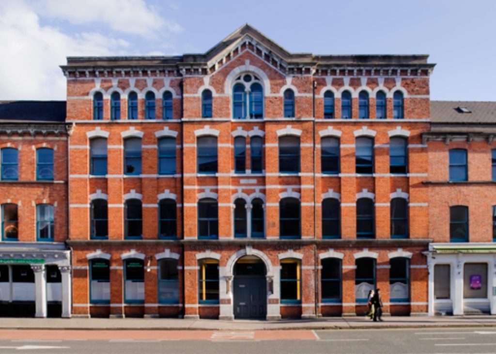 Image of a brick courthouse