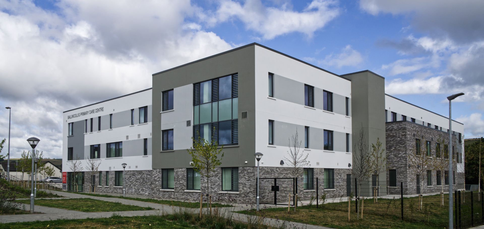 Image of a healthcare building 