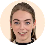 Portrait picture of Paula Struthmann, Head of Controlling at eddyson on a neutral light orange background.