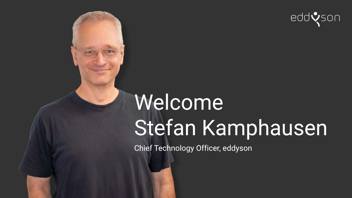 Portrait picture of a person on a neutral dark grey background with an text overlay. The text is welcoming Stefan Kamphausen as the new Chief Technology Officer at eddyson. 