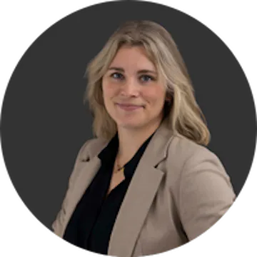 Portrait picture of Katharina Walter, Head of Marketing at eddyson on a neutral dark grey background. Portrait picture of Katharina Walter, Head of Marketing at eddyson on a neutral dark grey background.