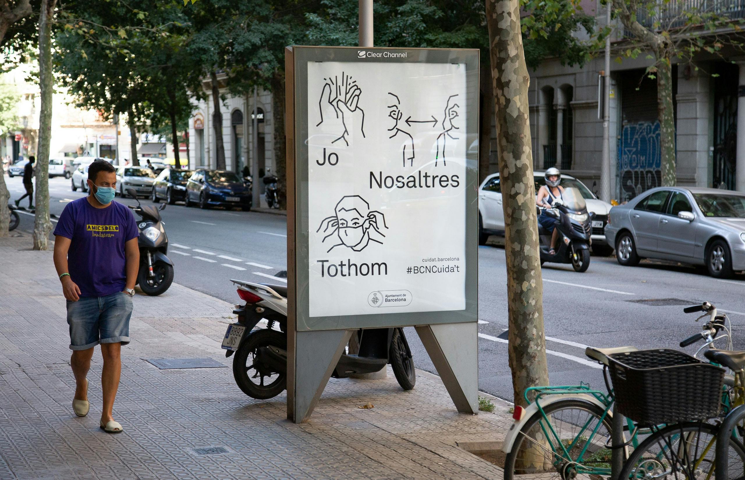 graphic design studio Familia designed ‘Jo Nosaltres Tothom’ (Me Us Everybody), the COVID-19 awareness campaign for the city of Barcelona.