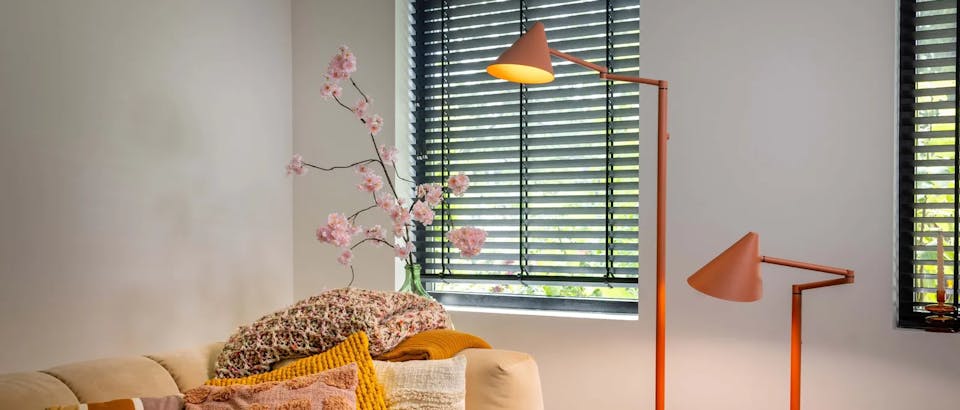 Oranje vloerlampen bij Eijerkamp