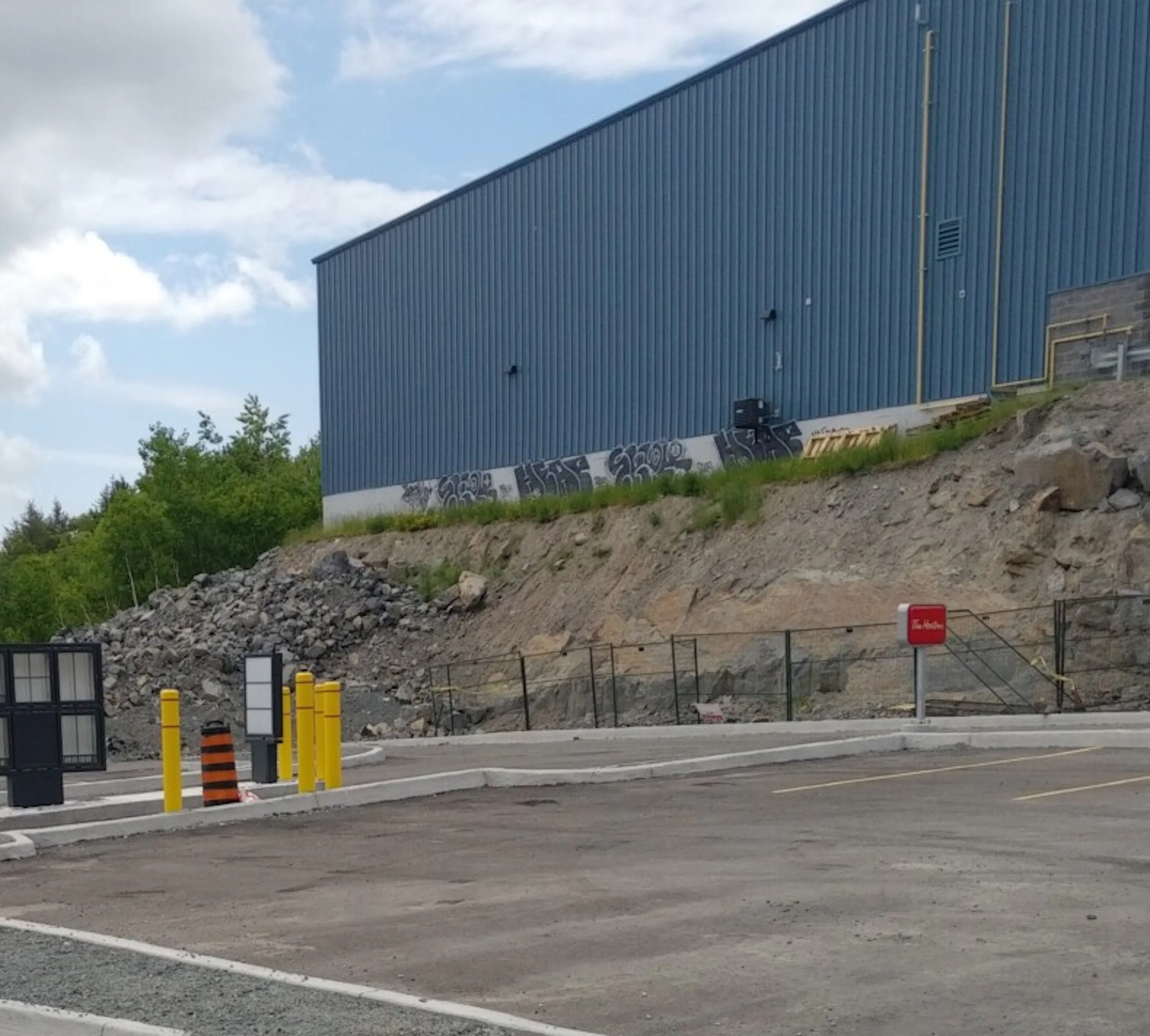 Large Block Mass Eliminates Geogrid at Commercial Site