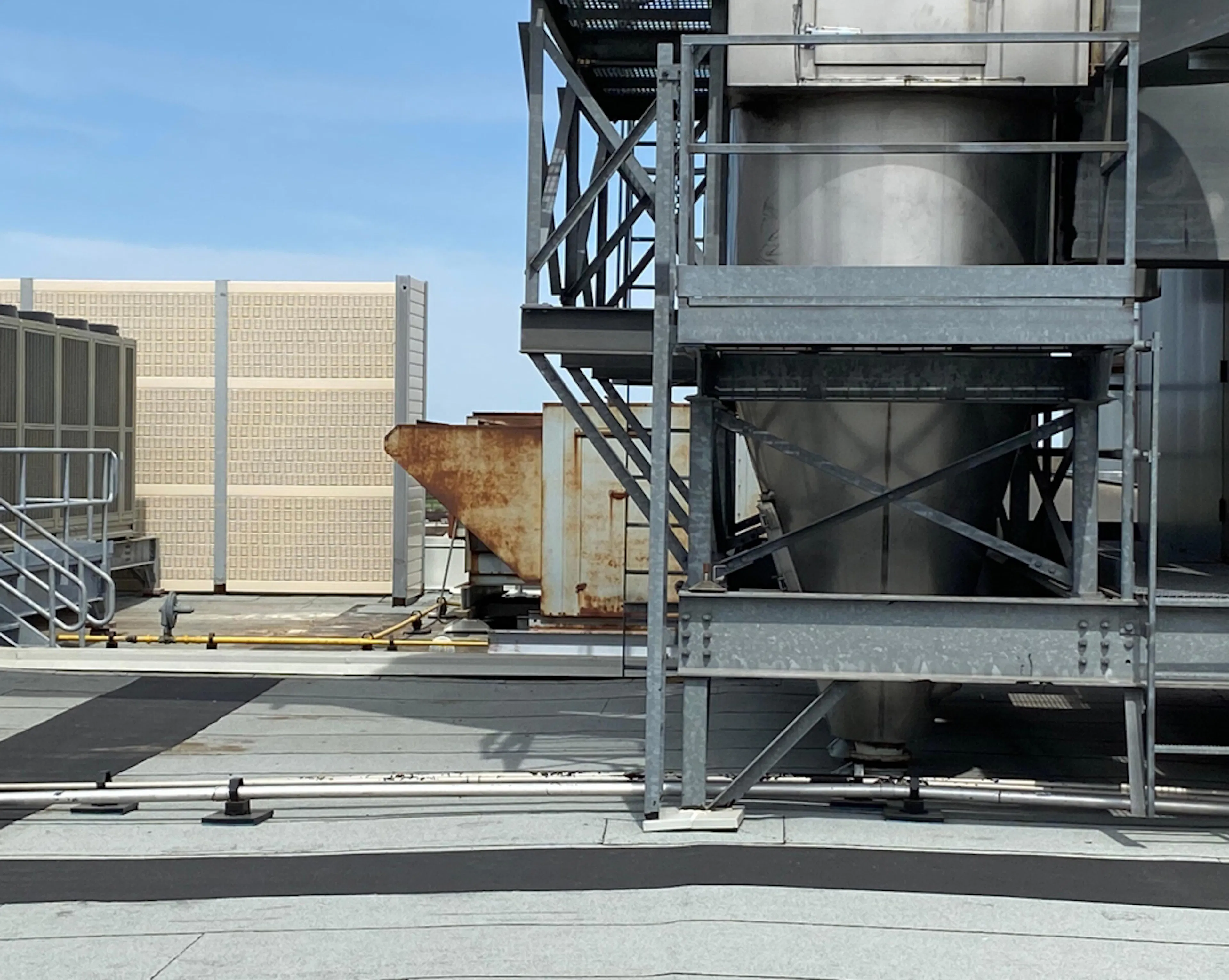 Steel-Mounted Barrier Maximizes Limited Roof Space