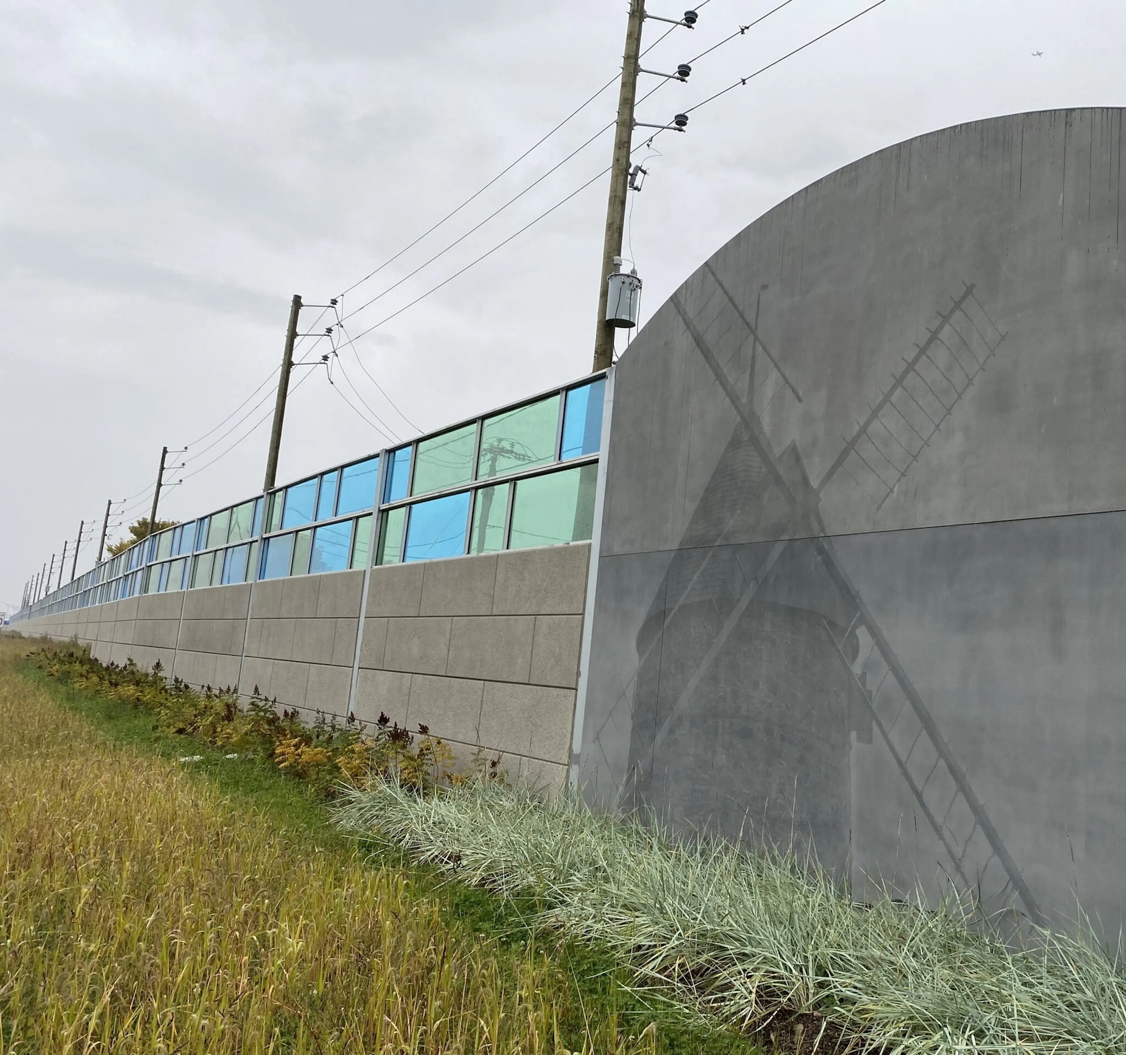 ‘’Fenêtres sur la ville’’ Autoroute 40 Noise Wall