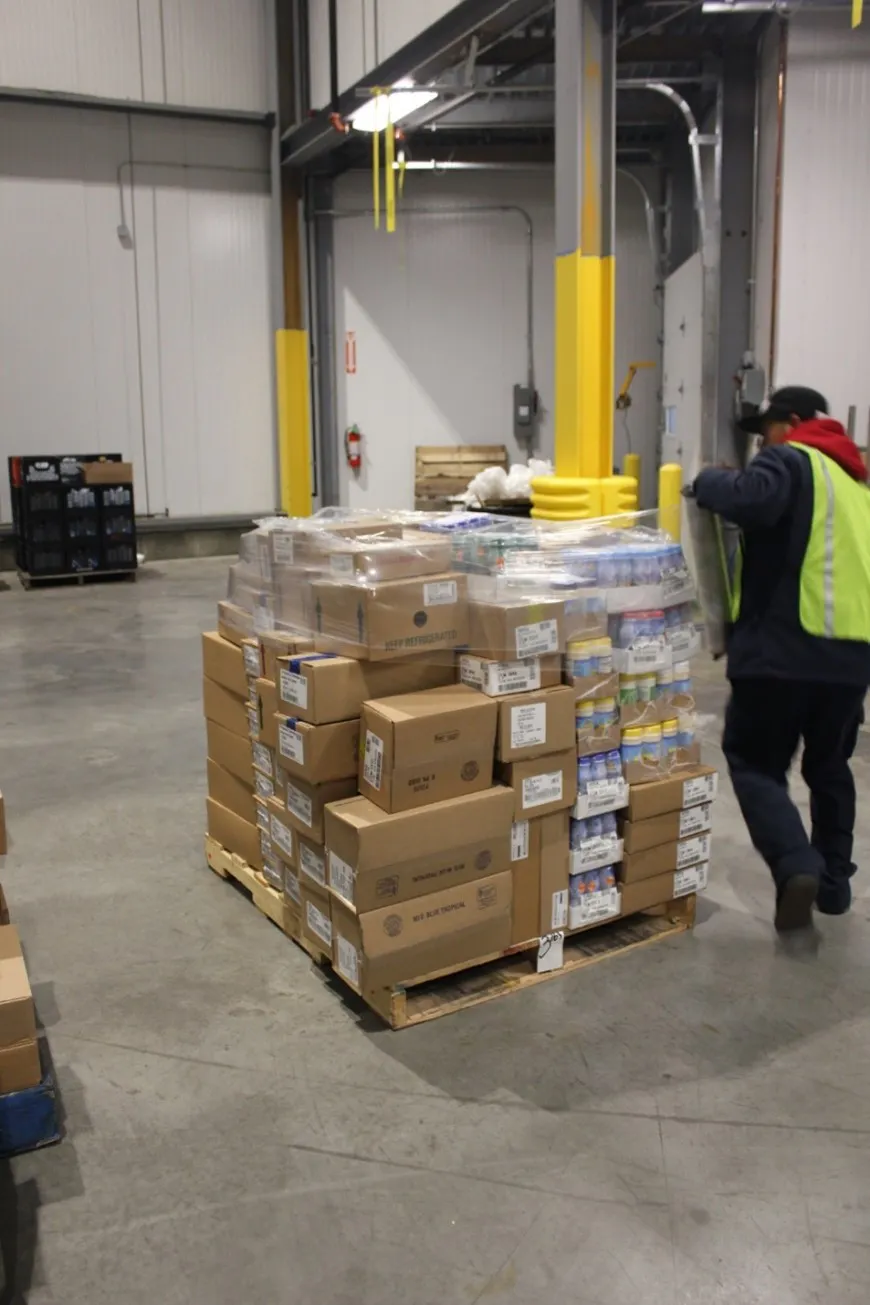 Manual pallet wrapping procedure