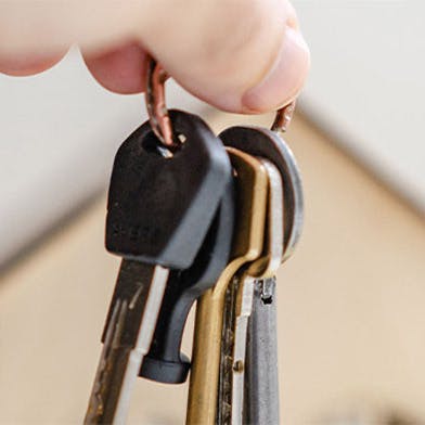 Des clés remises suite à l'obtention d'un prêt à taux zéro ou PTZ