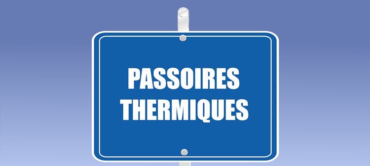 Passoires thermiques sur un panneau bleu