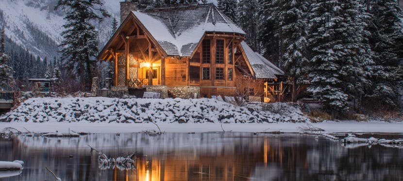 Maison sous la neige