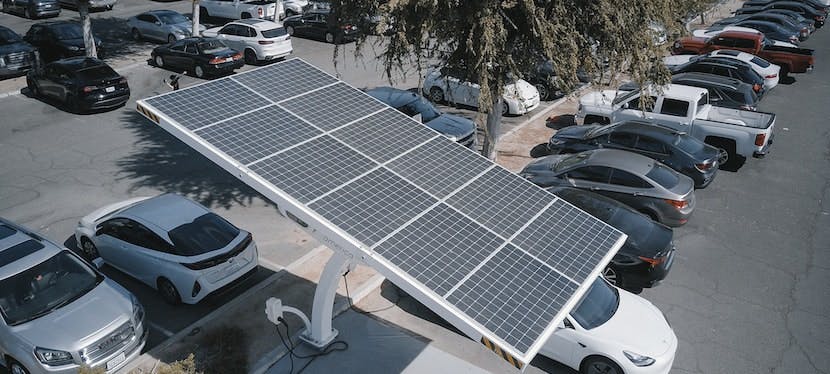 Comment charger batterie de voiture avec panneau solaire ?