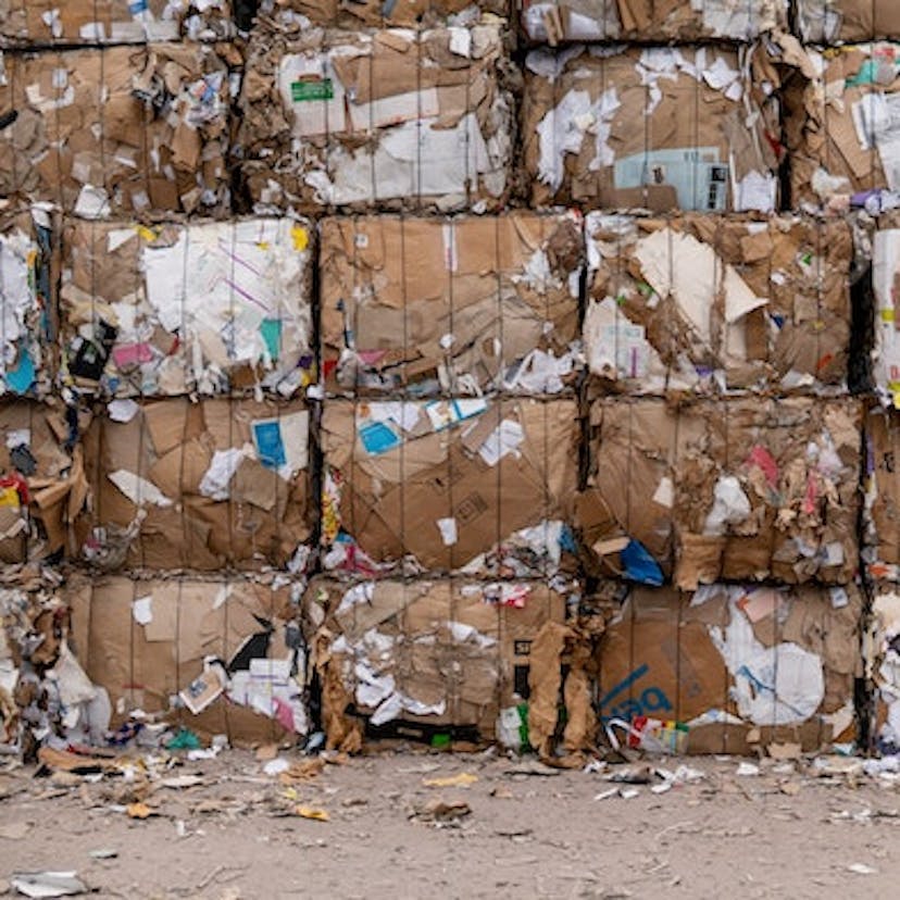 Cartons entassés