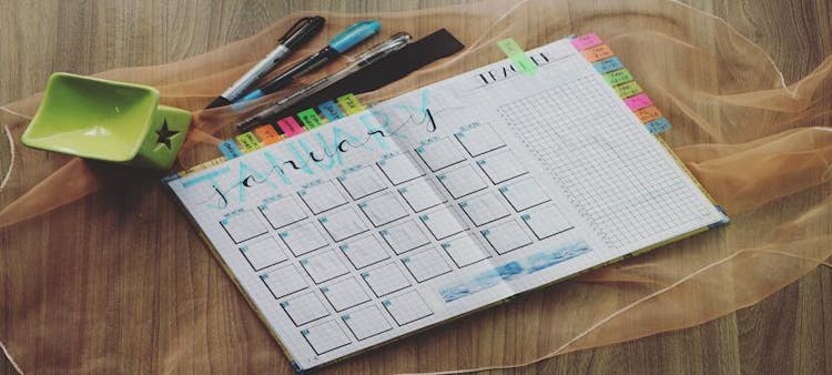 Calendrier affichant le mois de janvier 2023