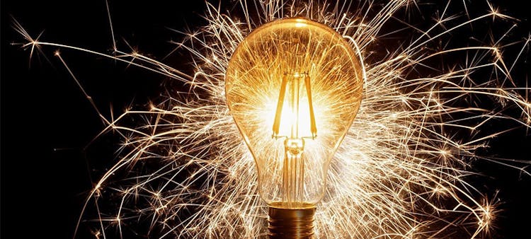 Ampoule électrique qui explose du fait d'une surconsommation Linky