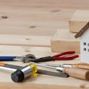 Maison en bois et outils pour la rénovation énergétique