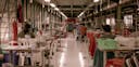 Personnes qui travaillent dans une usine textile